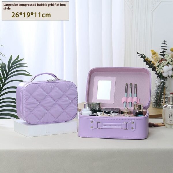 Minimalist Diamond-Quilted Makeup Case With Mirror